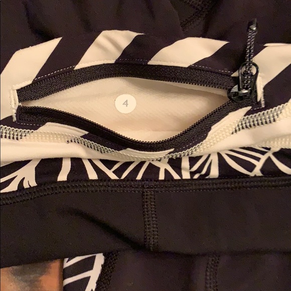 Size 4 Capri lululemon capri breathable leggings - Picture 7 of 7